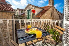 ”Lola” - Hvar old town apt in the harbour! - Image 5