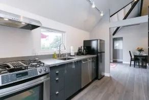 Romantic Guesthouse with a Private Yard in Westwood - Image 5