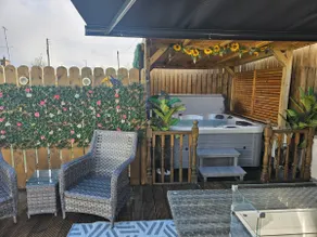 ELLIEMAY'S 4 BEDROOM SELFCATERING HOLIDAY HOME WITH 6 SEATER HOT TUB - Image 2