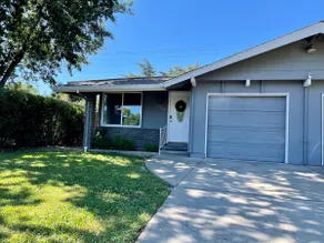 Modern & cozy Duplex. Newly remodeled - Image 2