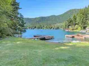 ON LAKE! Perfect mid-point to Nat'l Parks! - Image 5