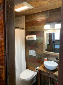 Barn-Board Abode (private studio) powered by solar - Image 5