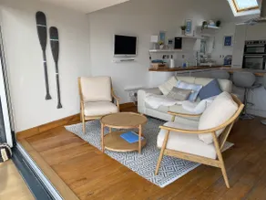 Beachside chalet at Gurnard Bay near Cowes - Image 4