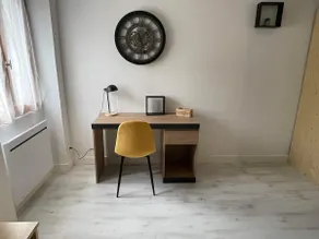 fully-equipped yellow studio – wifi – self check-in - Image 4