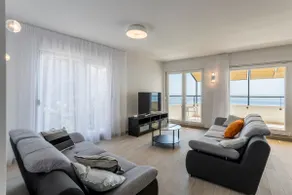 Luxury penthouse with pool by the sea - Image 3