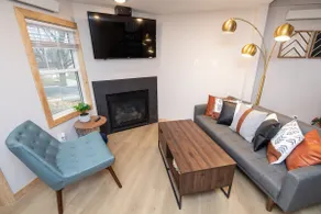 Cozy Chalet without the Mountains - Image 4