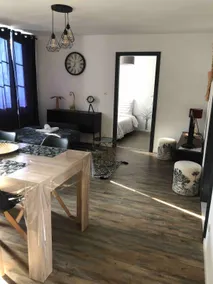 Superb two-bedroom accommodation in the city center - Image 4