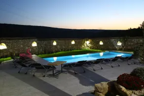 Heaven Hills, Luxury Villa for 18 wtih Pool & BBQ - Image 5