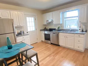 Dreamy Waterfront Oasis | 5★ Location, ♛Queen Beds - Image 3