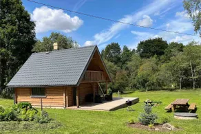 Straw Sauna House with Relaxing Tub - Image 2