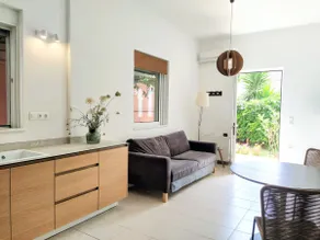 Artist's loft with a garden & very fast internet. - Image 3