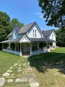 Stunning Victorian Farmhouse - Image 2