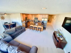 Newly Refreshed-2 Bdrm/2 Bath-Seconds from Beach ! - Image 2
