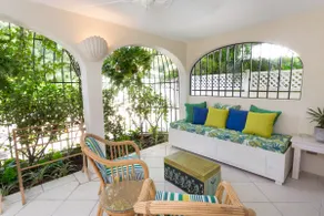 Idyllic Beach-Access Apartment - Image 2