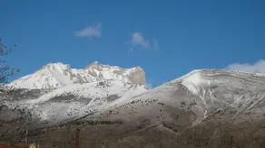Peaceful mountain retreat - Image 4