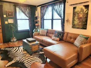 Cozy AF Jungle-House Hideaway - Image 2