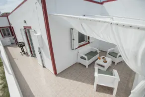 Amantes Amentes - Beach House Santorini - Image 4