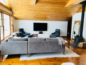 Bright and Modern Lakefront Cottage - Image 4