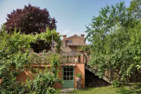 Leo's Romantic House - Image 4