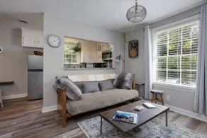 Charming & Cozy 10 minutes from downtown - Image 5
