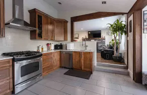 Departure Bay ferry. Entire house with large Deck. - Image 3