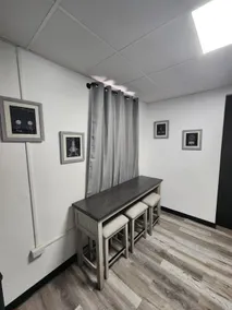Discrete hidden 2nd floor private suite 1bd ac - Image 2