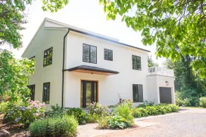 Water View Modern Villa 8 minutes to Newport, Sleeps 8,Near Beaches! WiFi - Image 2
