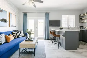 NEW Stylishly Designed Casita Steps from DTPHX - Image 2