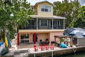 Bigfoot Bungalow -Enjoy being directly on clear waters of the Weeki Wachee River - Image 5