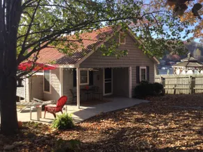 Cozy House on the Water with Great Fall Foliage - Image 3