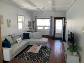 Professional 2 bedroom home. - Image 2