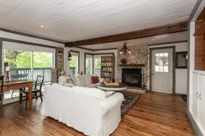 Beautiful Cottage on Bay Lake, Huntsville. - Image 5
