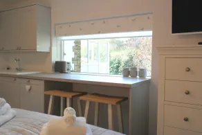 Ashford house 'The Snug' private hot tub - Image 4
