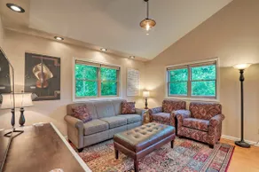 Luxury lakefront apartment and private pool! Pool open Memorial Day - Labor Day. - Image 5