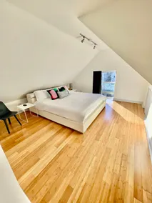 Wicker Park Top-Floor Private Balcony Views - Image 3