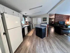Cascadia Cottage-Riverfront near HotSpring& Hoodoo - Image 3