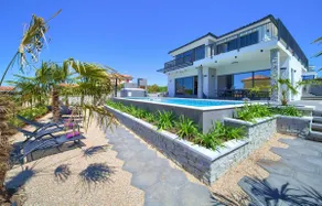 Lussuosa villa Lucija con piscina riscaldata - Image 4
