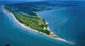 Lake Erie Retreat: Hot Tub, Game Room, Long Point - Image 5