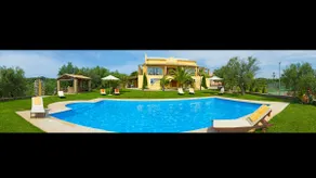 “Private Luxury Estate with Pool, Tennis & Cinema” - Image 2