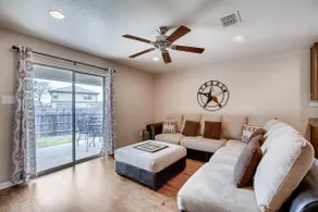*Open*Pool/Park Access*#3 BMT/Seaworld/Riverwalk - Image 3