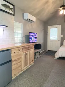 The Hut at Brown's - Image 4