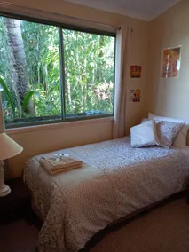 Adorable 1 bedroom guest house with pool - Image 3
