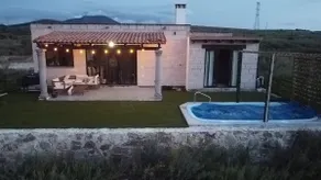 Country house with a beautiful view, swimming pool and horses - Image 4