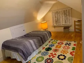 3rd Floor, walk-up private 3BR victorian apartment - Image 4