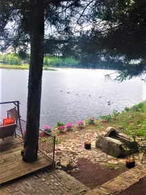 LAKEFRONT CABIN POCONO - HUGE 3-tier deck, fireplace, kayaks, fire pit, sleep 8 - Image 5