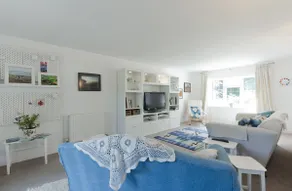 Luxury 4 bedroom cottage near Guildford, sleeps 6 - Image 4
