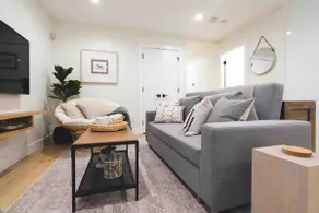 Stylish 2BR/1BA close to City Centre bsmt suite - Image 5