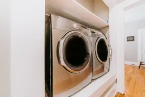 Updated Historic Apartment with Private Balcony! - Image 3