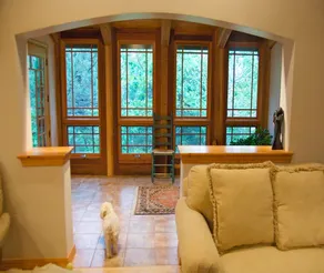 Beautiful, upscale home in private setting. - Image 3