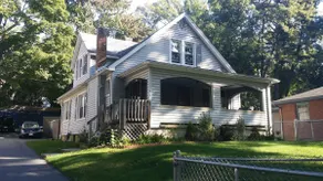 Clean Home ~ Sleeps 8 (2 floors) w/ parking & yard - Image 2